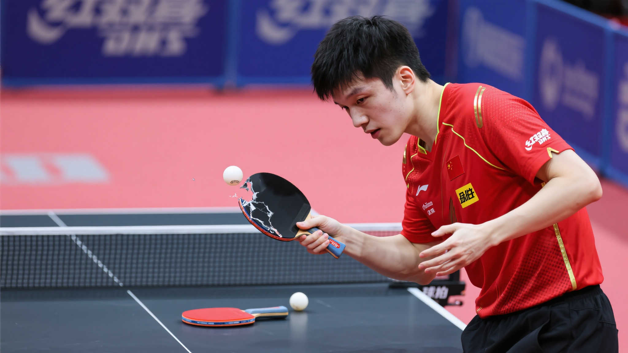 王楚钦球拍事件再引热议,同一人两次卷入,令人费解! 王楚钦球拍事件再引热议,同一人两次卷入,令人费解!